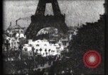 Immagine di Torre Eiffel Parigi Francia, 1900, secondo 48 filmato di repertorio 65675040586