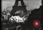 Immagine di Torre Eiffel Parigi Francia, 1900, secondo 52 filmato di repertorio 65675040586