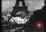 Immagine di Torre Eiffel Parigi Francia, 1900, secondo 57 filmato di repertorio 65675040586
