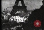 Immagine di Torre Eiffel Parigi Francia, 1900, secondo 58 filmato di repertorio 65675040586
