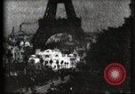 Immagine di Torre Eiffel Parigi Francia, 1900, secondo 60 filmato di repertorio 65675040586
