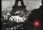 Immagine di Torre Eiffel Parigi Francia, 1900, secondo 61 filmato di repertorio 65675040586
