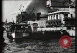 Immagine di Panorama di Esposizione di Parigi dal fiume Senna Parigi Francia, 1900, secondo 6 filmato di repertorio 65675040588