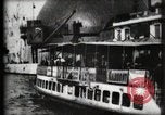 Immagine di Panorama di Esposizione di Parigi dal fiume Senna Parigi Francia, 1900, secondo 17 filmato di repertorio 65675040588