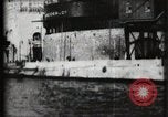 Immagine di Panorama di Esposizione di Parigi dal fiume Senna Parigi Francia, 1900, secondo 33 filmato di repertorio 65675040588