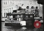 Immagine di Panorama di Esposizione di Parigi dal fiume Senna Parigi Francia, 1900, secondo 43 filmato di repertorio 65675040588