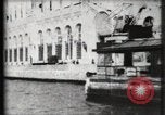 Immagine di Panorama di Esposizione di Parigi dal fiume Senna Parigi Francia, 1900, secondo 46 filmato di repertorio 65675040588