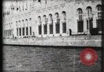 Immagine di Panorama di Esposizione di Parigi dal fiume Senna Parigi Francia, 1900, secondo 52 filmato di repertorio 65675040588