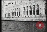 Immagine di Panorama di Esposizione di Parigi dal fiume Senna Parigi Francia, 1900, secondo 54 filmato di repertorio 65675040588