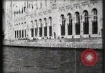 Immagine di Panorama di Esposizione di Parigi dal fiume Senna Parigi Francia, 1900, secondo 55 filmato di repertorio 65675040588