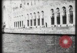 Immagine di Panorama di Esposizione di Parigi dal fiume Senna Parigi Francia, 1900, secondo 56 filmato di repertorio 65675040588