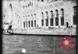 Immagine di Panorama di Esposizione di Parigi dal fiume Senna Parigi Francia, 1900, secondo 59 filmato di repertorio 65675040588