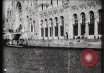 Immagine di Panorama di Esposizione di Parigi dal fiume Senna Parigi Francia, 1900, secondo 62 filmato di repertorio 65675040588