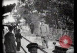 Immagine di Passerella mobile Parigi Francia, 1900, secondo 10 filmato di repertorio 65675040589