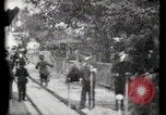 Immagine di Passerella mobile Parigi Francia, 1900, secondo 43 filmato di repertorio 65675040589