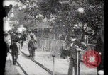 Immagine di Passerella mobile Parigi Francia, 1900, secondo 44 filmato di repertorio 65675040589
