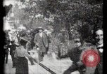 Immagine di Passerella mobile Parigi Francia, 1900, secondo 55 filmato di repertorio 65675040589