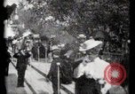 Immagine di Passerella mobile Parigi Francia, 1900, secondo 59 filmato di repertorio 65675040589