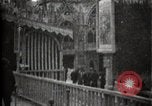 Immagine di Passerella mobile Parigi Francia, 1900, secondo 35 filmato di repertorio 65675040590