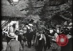 Immagine di Villaggio Svizzero Parigi Francia, 1900, secondo 13 filmato di repertorio 65675040591