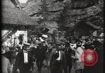 Immagine di Villaggio Svizzero Parigi Francia, 1900, secondo 14 filmato di repertorio 65675040591