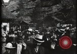 Immagine di Villaggio Svizzero Parigi Francia, 1900, secondo 50 filmato di repertorio 65675040591
