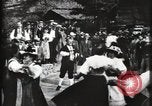 Immagine di Villaggio Svizzero Parigi Francia, 1900, secondo 57 filmato di repertorio 65675040591