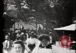 Immagine di Villaggio Svizzero Parigi Francia, 1900, secondo 30 filmato di repertorio 65675040592
