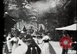 Immagine di Villaggio Svizzero Parigi Francia, 1900, secondo 52 filmato di repertorio 65675040592