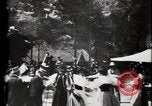 Immagine di Villaggio Svizzero Parigi Francia, 1900, secondo 60 filmato di repertorio 65675040592