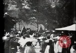 Immagine di Villaggio Svizzero Parigi Francia, 1900, secondo 62 filmato di repertorio 65675040592