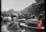 Immagine di Le donne di indossare cappelli Parigi Francia, 1900, secondo 4 filmato di repertorio 65675040595