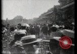 Immagine di Le donne di indossare cappelli Parigi Francia, 1900, secondo 5 filmato di repertorio 65675040595