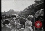 Immagine di Le donne di indossare cappelli Parigi Francia, 1900, secondo 24 filmato di repertorio 65675040595