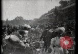Immagine di Le donne di indossare cappelli Parigi Francia, 1900, secondo 28 filmato di repertorio 65675040595