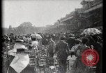 Immagine di Le donne di indossare cappelli Parigi Francia, 1900, secondo 33 filmato di repertorio 65675040595