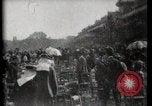 Immagine di Le donne di indossare cappelli Parigi Francia, 1900, secondo 36 filmato di repertorio 65675040595