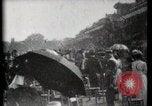 Immagine di Le donne di indossare cappelli Parigi Francia, 1900, secondo 42 filmato di repertorio 65675040595
