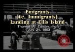 Immagine di Gli immigrati che arrivano ad Ellis Island New York City USA, 1903, secondo 4 filmato di repertorio 65675040610