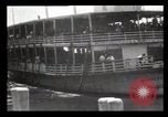 Immagine di Gli immigrati che arrivano ad Ellis Island New York City USA, 1903, secondo 10 filmato di repertorio 65675040610