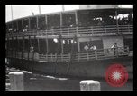 Immagine di Gli immigrati che arrivano ad Ellis Island New York City USA, 1903, secondo 11 filmato di repertorio 65675040610