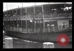 Immagine di Gli immigrati che arrivano ad Ellis Island New York City USA, 1903, secondo 12 filmato di repertorio 65675040610
