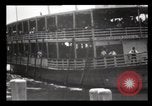 Immagine di Gli immigrati che arrivano ad Ellis Island New York City USA, 1903, secondo 13 filmato di repertorio 65675040610