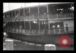Immagine di Gli immigrati che arrivano ad Ellis Island New York City USA, 1903, secondo 14 filmato di repertorio 65675040610