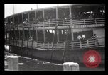 Immagine di Gli immigrati che arrivano ad Ellis Island New York City USA, 1903, secondo 15 filmato di repertorio 65675040610