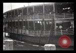 Immagine di Gli immigrati che arrivano ad Ellis Island New York City USA, 1903, secondo 17 filmato di repertorio 65675040610