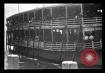 Immagine di Gli immigrati che arrivano ad Ellis Island New York City USA, 1903, secondo 19 filmato di repertorio 65675040610