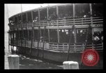 Immagine di Gli immigrati che arrivano ad Ellis Island New York City USA, 1903, secondo 21 filmato di repertorio 65675040610