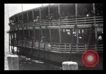 Immagine di Gli immigrati che arrivano ad Ellis Island New York City USA, 1903, secondo 22 filmato di repertorio 65675040610