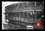 Immagine di Gli immigrati che arrivano ad Ellis Island New York City USA, 1903, secondo 24 filmato di repertorio 65675040610
